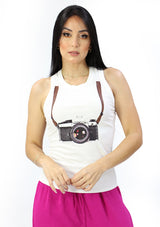 NY6216-T1558 White Camara T-Shirt de Mujer