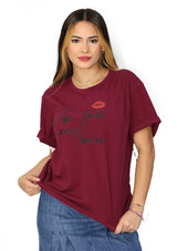 NY-6229 Wine Debi Tirar Mas Besos T-Shirt de Mujer